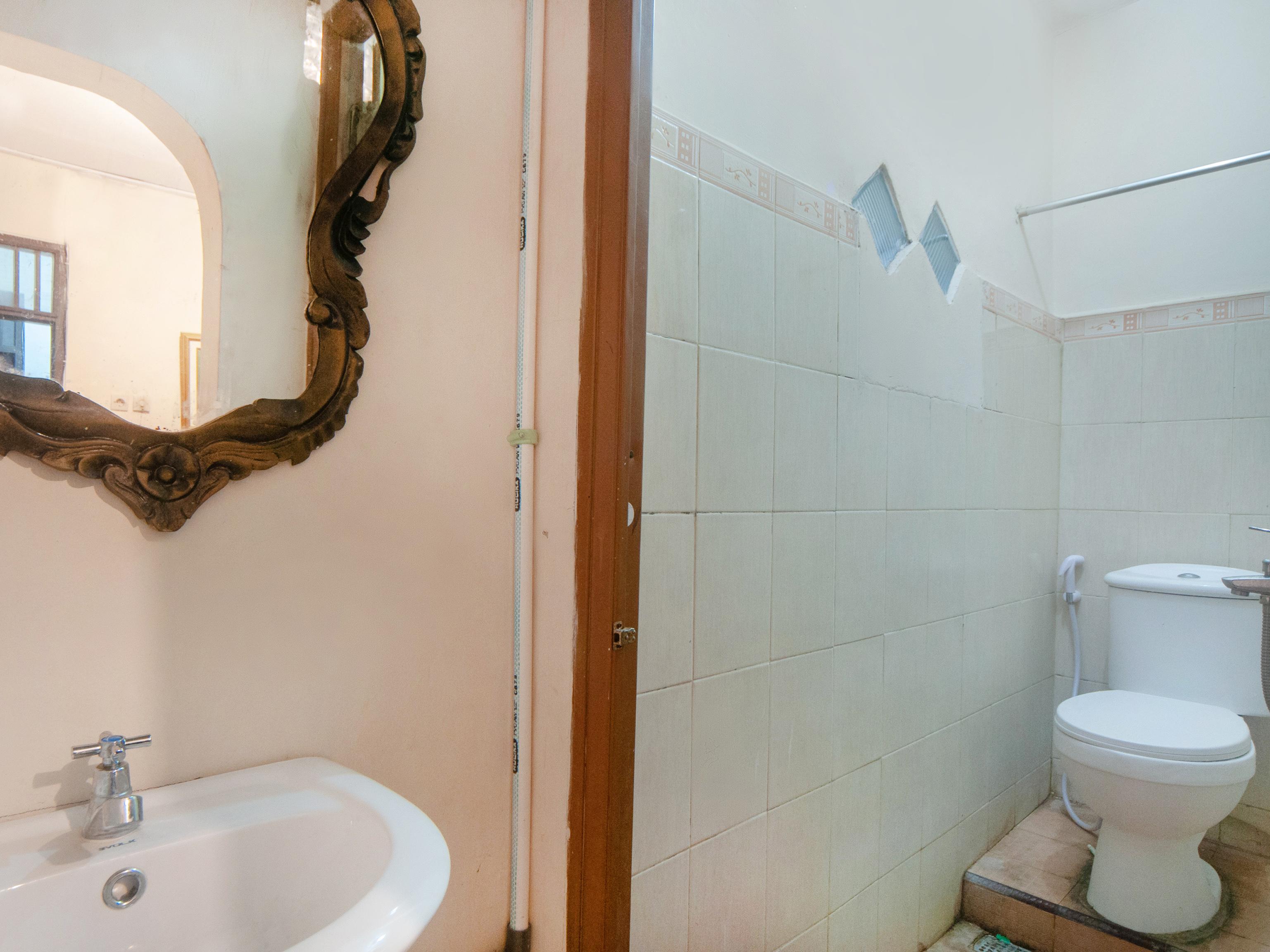 Oyo 2256 Danysa Guesthouse جاكرتا المظهر الخارجي الصورة